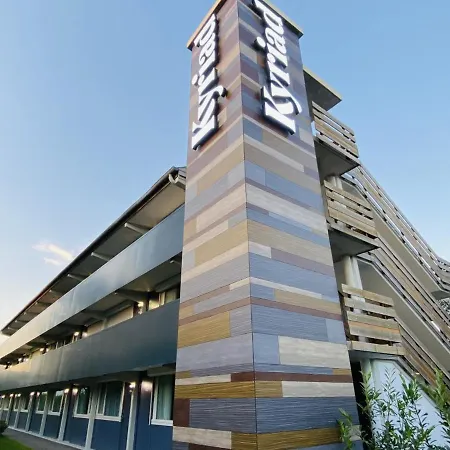 Отель Kyriad 4*