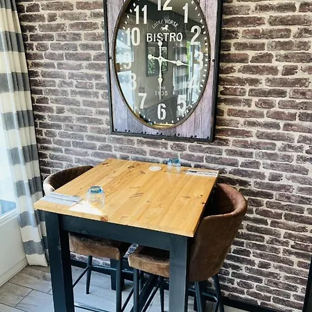 Отель Kyriad 4*