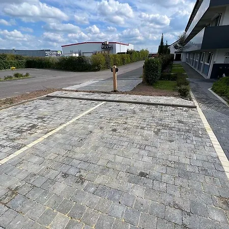 Kyriad Отель Лизьё