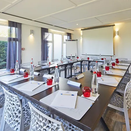 Отель Kyriad Лизьё