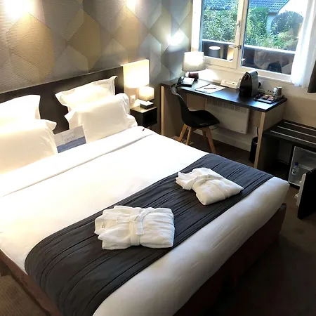 Отель Kyriad 4*