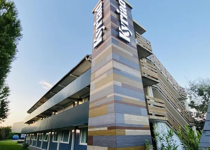 Отель Kyriad 4*