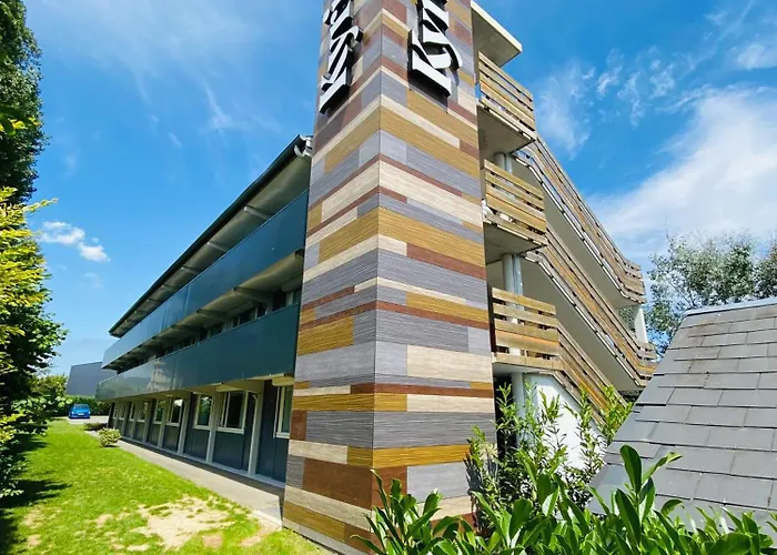 Отель Kyriad 4*